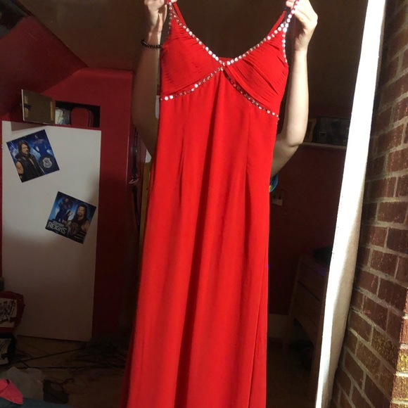 Dresses - Picture 1 of 7
